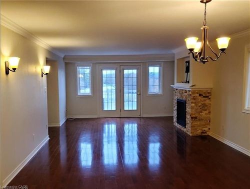 520 Silken Laumann Dr, Newmarket, ON, L3X2S7 | Card Image