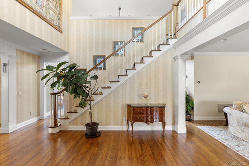 14 Meadow Ln, Manhasset, NY, 11030-3929 | Card Image