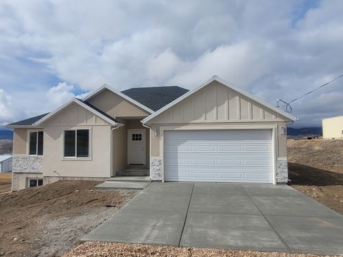 335 N 200 W, Moroni, UT, 84646-7643 | Card Image