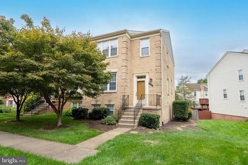 4020 Gregg Ct, FAIRFAX, VA, 22033-2811 | Card Image