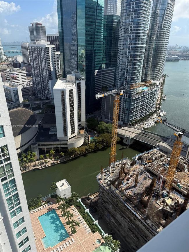 APT-2215 - 41 Se 5 Th St, Condo with 1 bedrooms, 2 bathrooms and null parking in Miami FL | Image 16