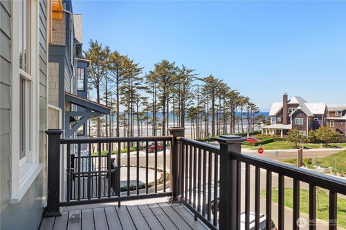 106 Market St, Pacific Beach, WA, 98571 | Card Image