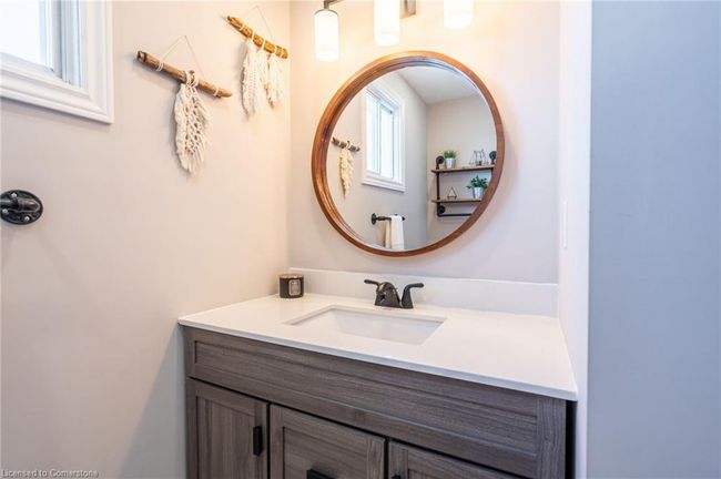 2 Bronte Crt, Townhouse with 4 bedrooms, 4 bathrooms and 3 parking in Dundas ON | Image 26