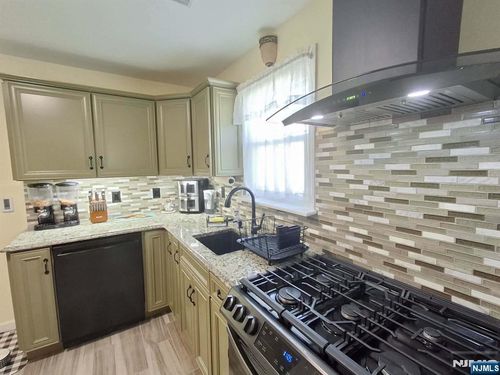 58 Lakewood Ave, Keansburg, NJ, 07734-1817 | Card Image