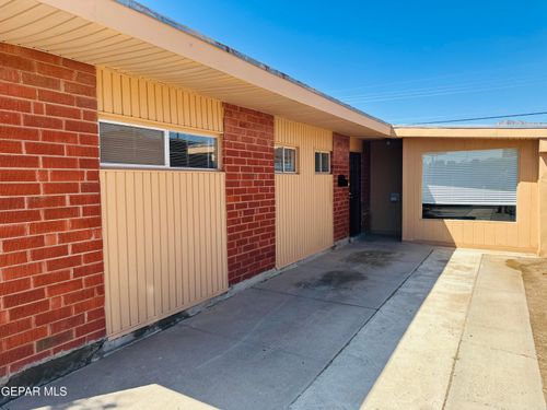 8827 Mount Delano Dr, El Paso, TX, 79904-2231 | Card Image