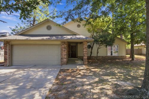 3903 S Walnut Pl, Broken Arrow, OK, 74011-1662 | Card Image