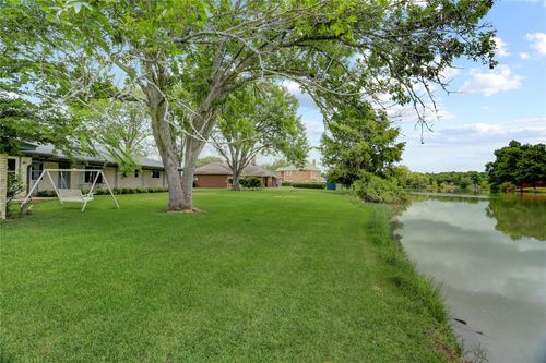 108 Lake Shore Dr, Wharton, TX, 77488-9647 | Card Image