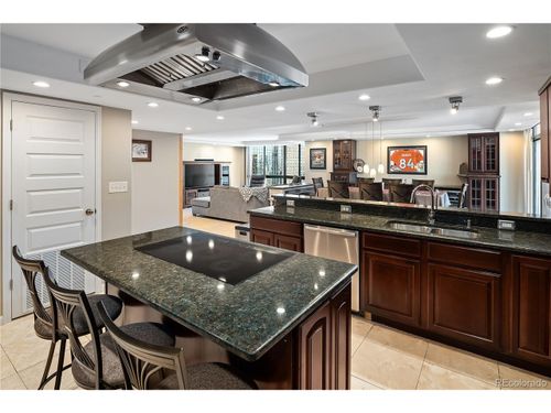 apt-1610-1777 Larimer St, Denver, CO, 80202-1548 | Card Image