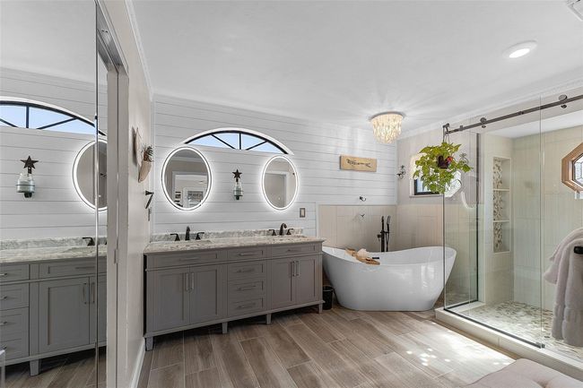 Spa-like Primary Ensuite bathroom, tastefully upgraded with Soaker Tub and oversized walk-in shower | Image 20