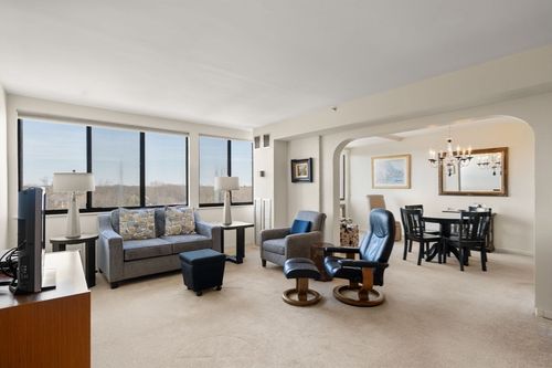 apt-1111s-250 Hammond Pond Pkwy, Chestnut Hill, MA, 02467-1500 | Card Image
