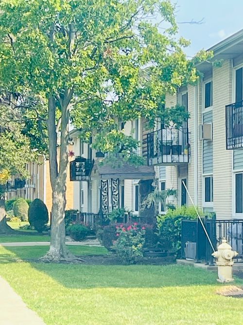 apt-2h-9205 Potter Rd, Des Plaines, IL, 60016-7403 | Card Image