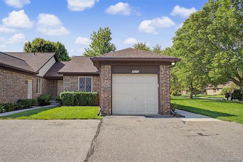 3627 Heritage Pkwy, Dearborn, MI, 48124-3187 | Card Image