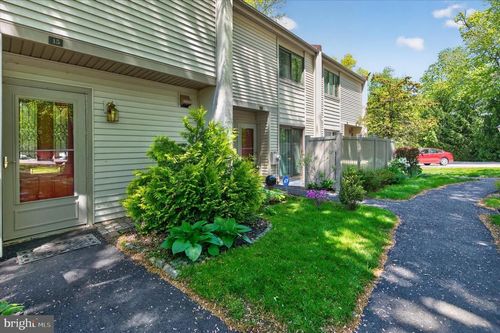 15 Twin Brooks Dr, WILLOW GROVE, PA, 19090-3903 | Card Image