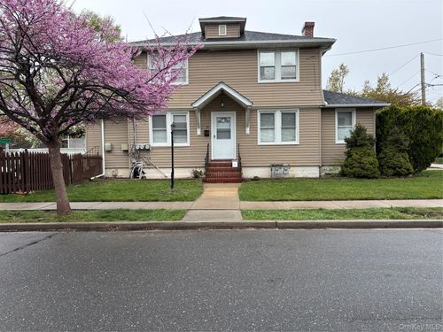 39 Buckingham Place, Hempstead, NY, 11563 | Card Image