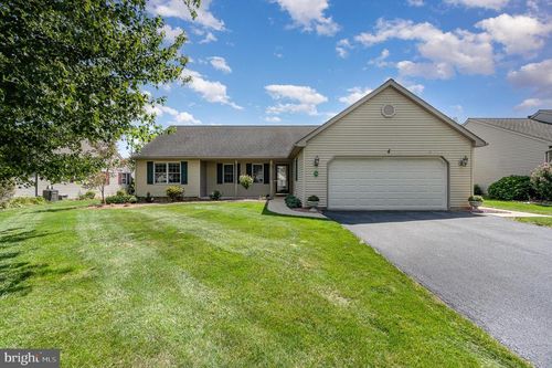 32 Scenic Dr, MYERSTOWN, PA, 17067-3164 | Card Image