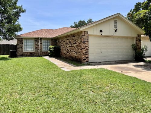 7551 Boxwood Ct, Fort Worth, TX, 76133-7340 | Card Image