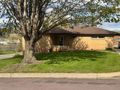 824 Brown St, Jackson, MN, 56143-1010 | Card Image
