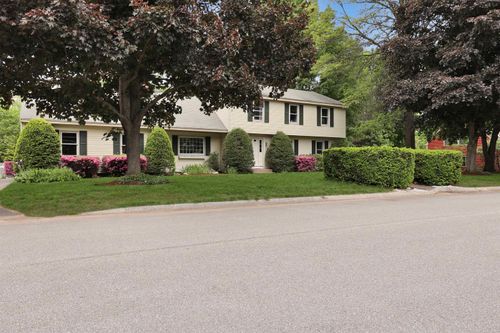 2 Queensway Circle, Nashua, NH, 03062 | Card Image
