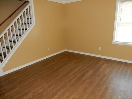 6741 Evergreen Ave, Detroit, MI, 48228-3967 | Card Image