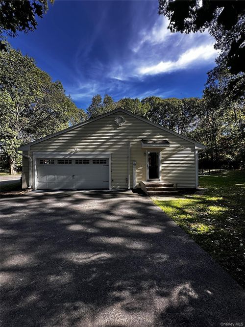 20 Seaside Dr, Port Jefferson, NY, 11777-1132 | Card Image