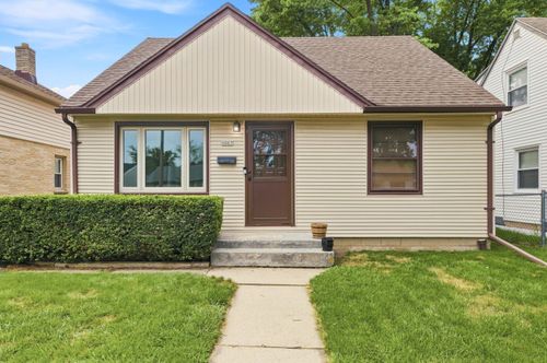 4065 N 86th St, Milwaukee, WI, 53222-1701 | Card Image