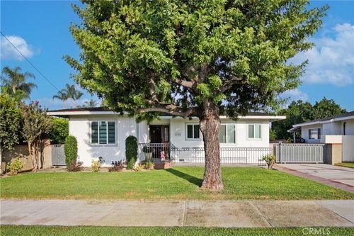 9325 Downey Ave, Downey, CA, 90240-2825 | Card Image