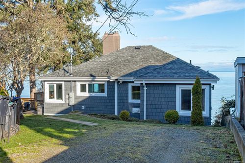 484 Bay St, Qualicum Beach, BC, V9K1J9 | Card Image