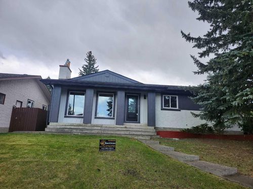 471 Cedarpark Dr Sw, Calgary, AB, T2W2J8 | Card Image