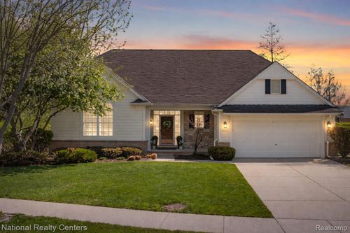 8521 Brewster Ln, Canton, MI, 48187-8206 | Card Image
