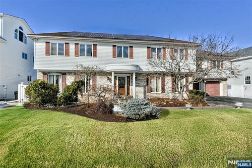 20 Albert St, Moonachie, NJ, 07074-1025 | Card Image