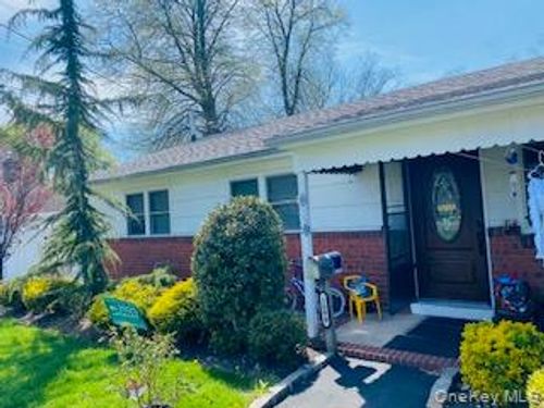 1099 Nugent Ave, Bay Shore, NY, 11706-1339 | Card Image