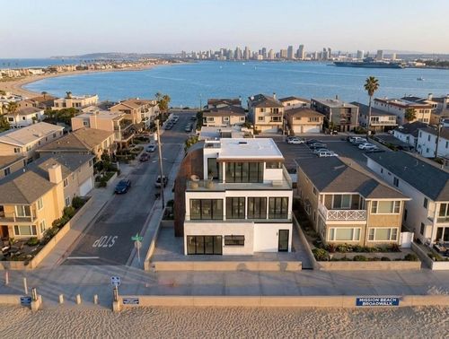 701 Sunset Ct, San Diego, CA, 92109-7024 | Card Image