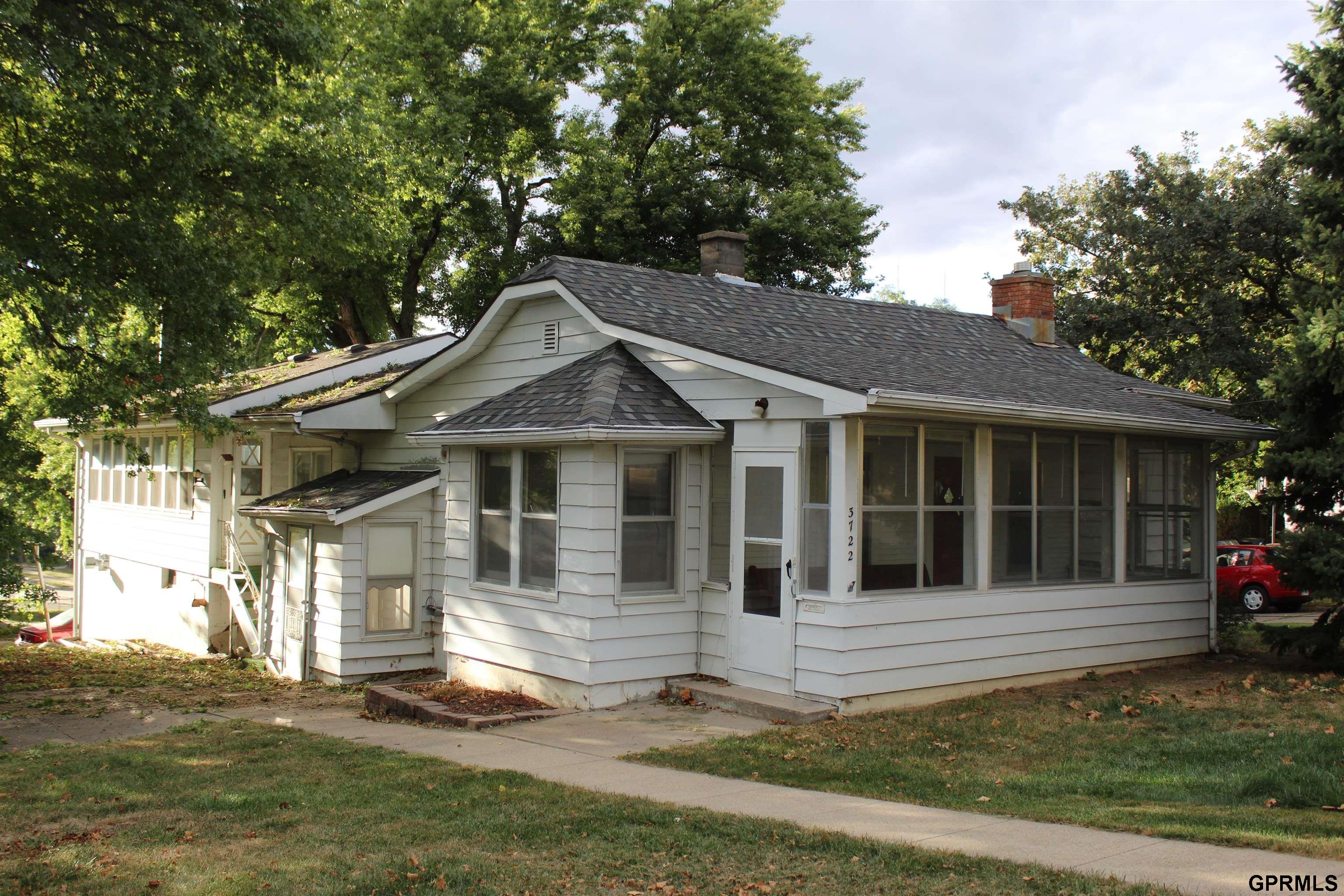 61st St, Omaha, NE 68104