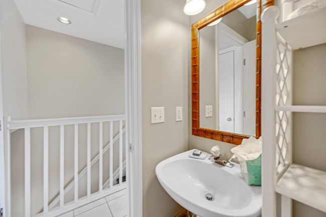 Hallway Bathroom | Image 38