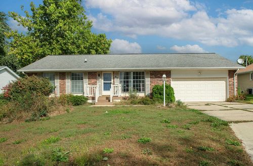817 7th St Se, Oelwein, IA, 50662-2835 | Card Image