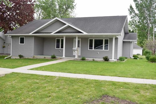 414 Maple St, Osage, IA, 50461-1129 | Card Image