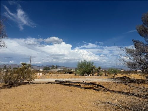 3660 N Glen Canyon Rd, Golden Valley, AZ, 86413-7900 | Card Image