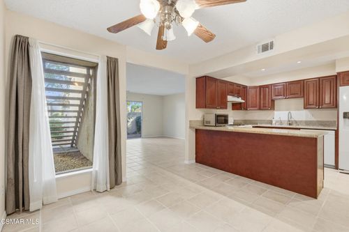 apt-e-15242 Campus Park Dr, Moorpark, CA, 93021-1651 | Card Image