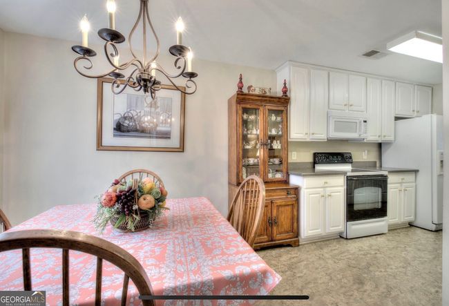 201 Brookstone Dr Sw, House other with 3 bedrooms, 2 bathrooms and 2 parking in Calhoun GA | Image 13