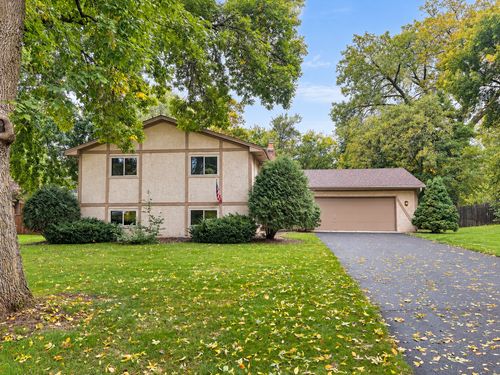 2811 Comstock Ln N, Plymouth, MN, 55447-1832 | Card Image