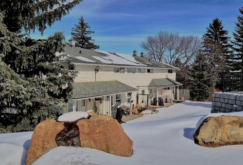 525 32 Ave Ne, Calgary, AB, T2E2H3 | Card Image