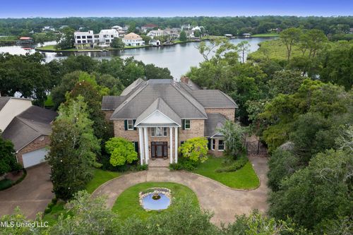 8 Bayou Pl, Gulfport, MS, 39503-6231 | Card Image