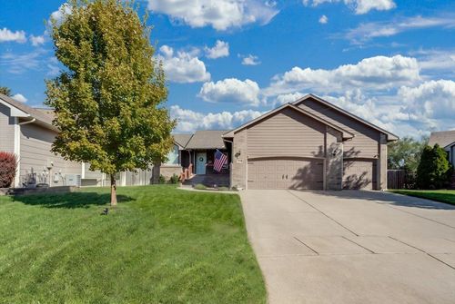 2430 S Westgate Ct, Wichita, KS, 67215-3013 | Card Image