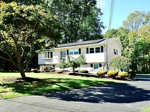 8 Jodi Ln, New City, NY, 10956-2806 | Card Image