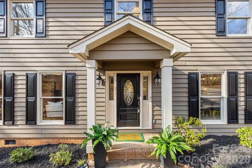 8 Hickory Ridge Ct, Lake Wylie, SC, 29710-8913 | Card Image