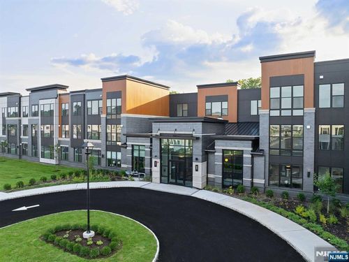 18 Park Ave, Old Tappan, NJ, 07675-2182 | Card Image