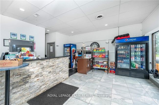 2858 Munster Rd, Home with 0 bedrooms, 0 bathrooms and null parking in Munster ON | Image 6
