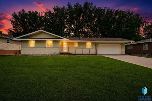 1912 E Sylvan Cir Circle, Brandon, SD, 57005 | Card Image