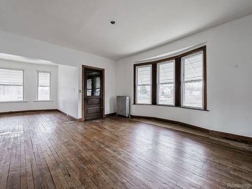 5303 Iroquois St, Detroit, MI, 48213-2949 | Card Image