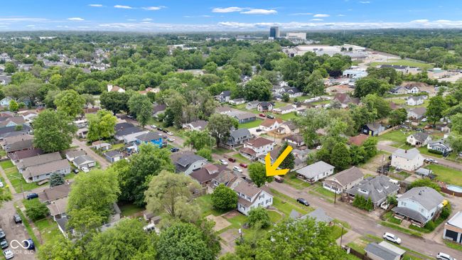 The Indpls Cultural Trail, iconic spots like Milktooth, Bluebeard, Bottleworks, and Fountain Sq. Theatre, bars and live music make Indy lively and fun. Close to green spaces ideal for outdoor lovers and pet owners alike. | Image 51